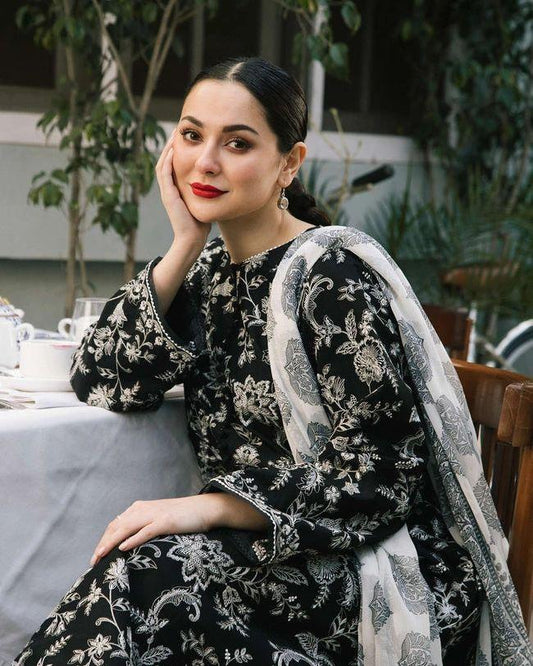 Women's 3 Pcs Embroidered Lawn Suit